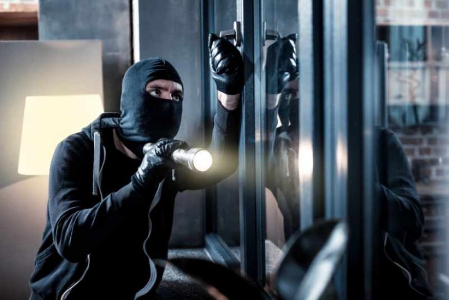 burgler concept image. using a nulled plugin for wordpress sites would be very unfair for the wordpress developers. it would be best to download through the wordpress dashboard and into the wordpress repository to access premium plugins and themes. gpl clubs are offering pirated plugins distributed under gpl license.